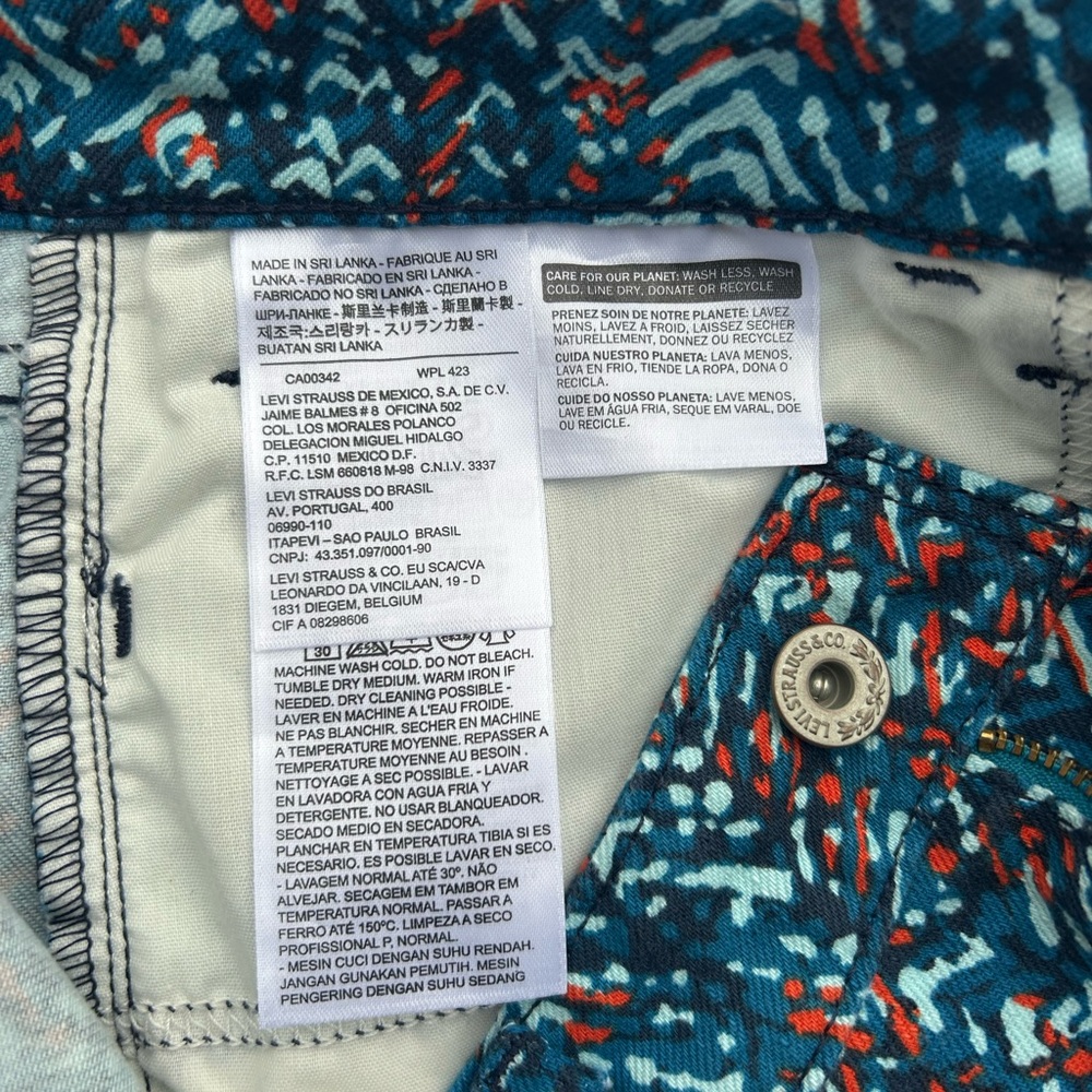 Levi's Artistic Blue and Red Jean Shorts - Picture 7 of 8